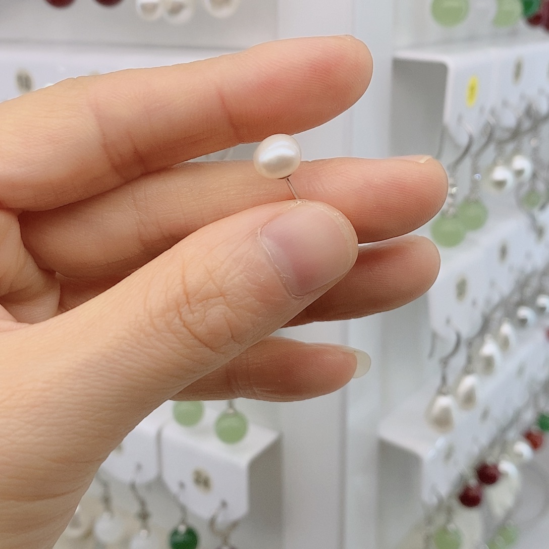 足银白色8-9毫米珠