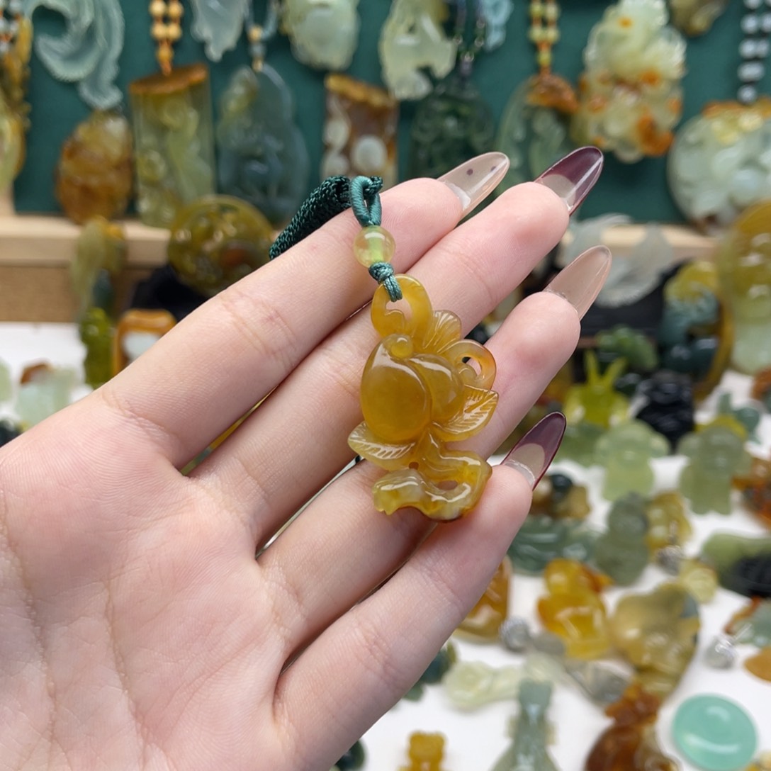 蛇纹石玉吊坠(不含链)未镶嵌