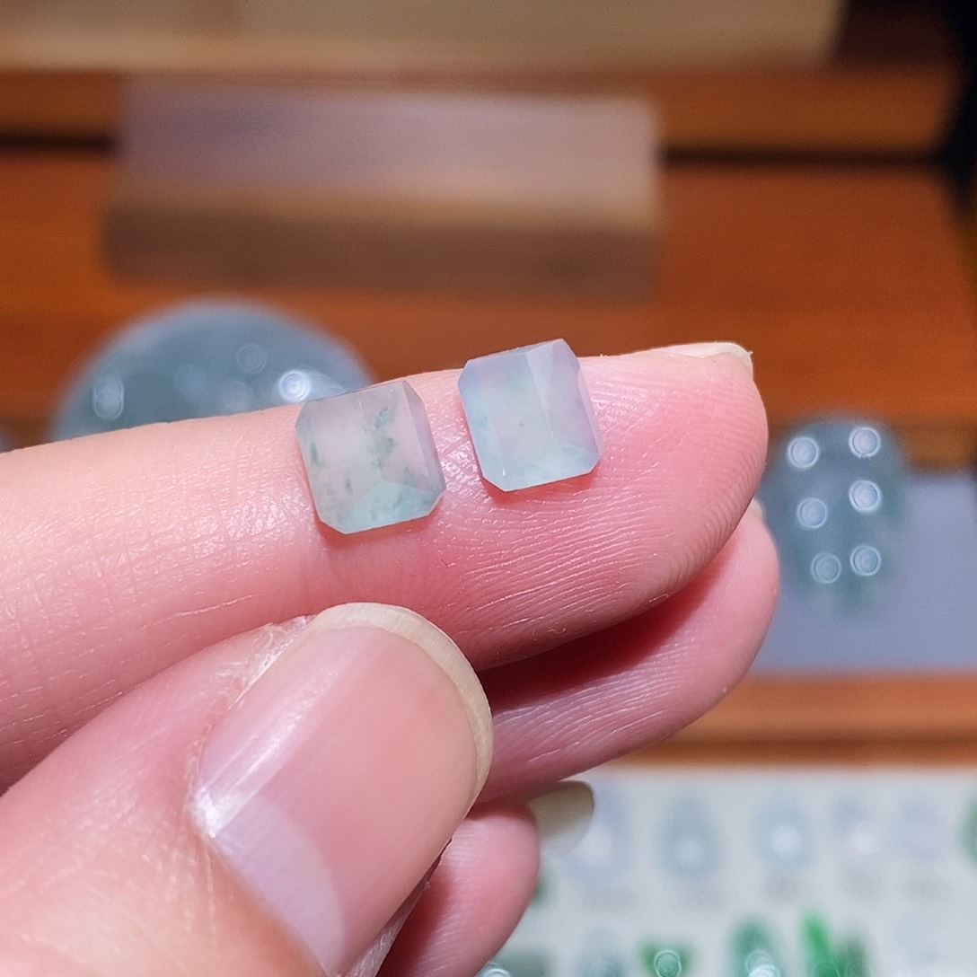 翡翠颈饰未镶嵌切割面