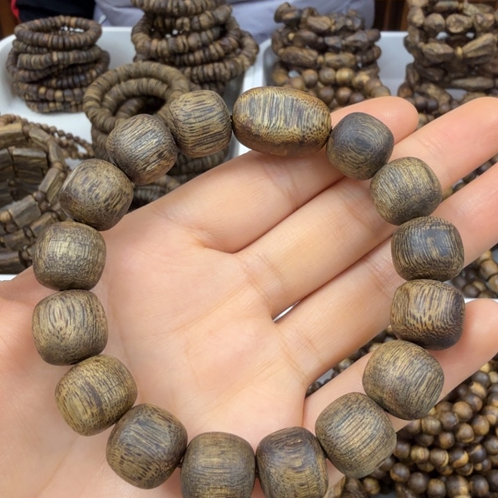 沉香手串看*穿沉香绿奇楠老型珠定制款高油