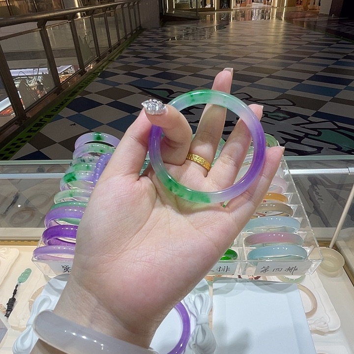 翡翠手镯未镶嵌翡翠手镯