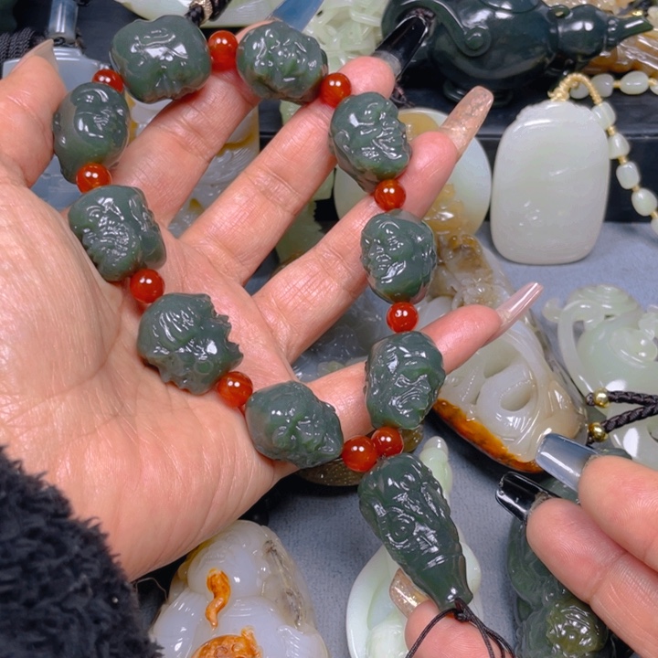 和田玉挂件未镶嵌墨*