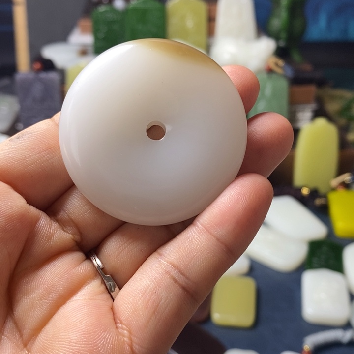 吊坠(赠链)未镶嵌和田玉