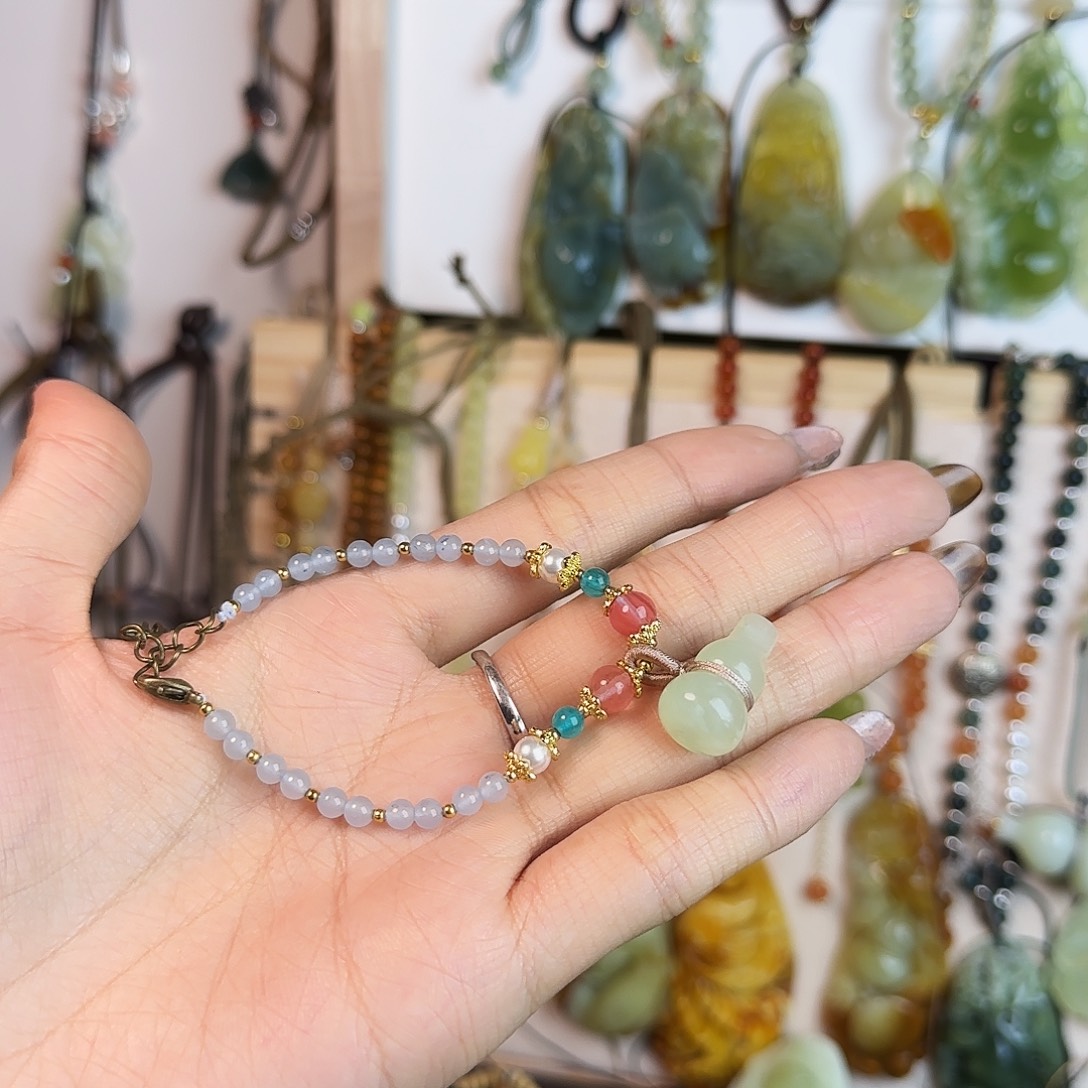 蛇纹石玉未镶嵌颈饰