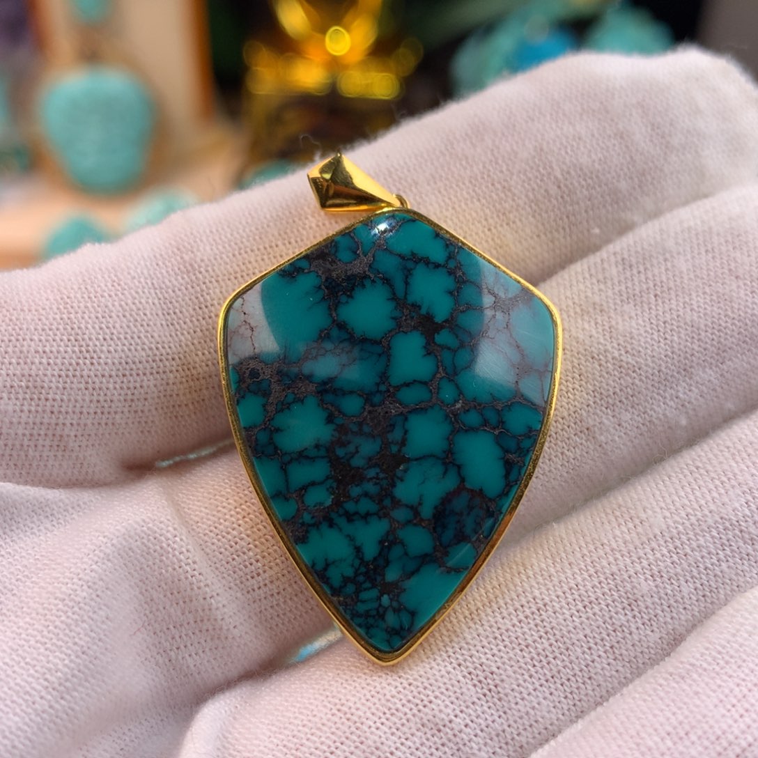 绿松石18K金镶嵌吊坠