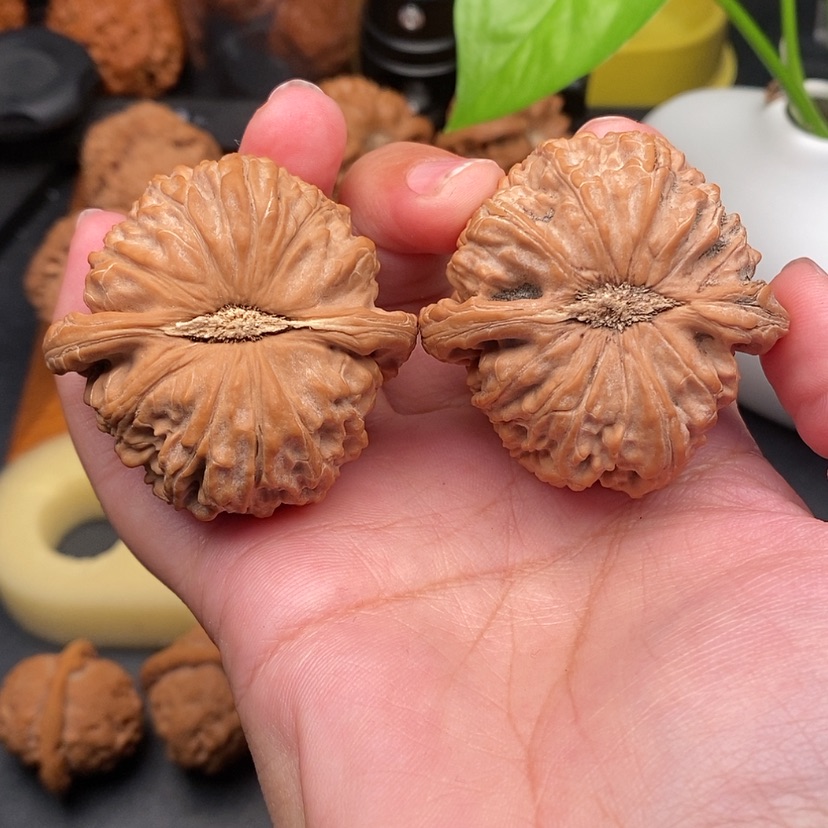 【闪购商品】文玩核桃把件球白45