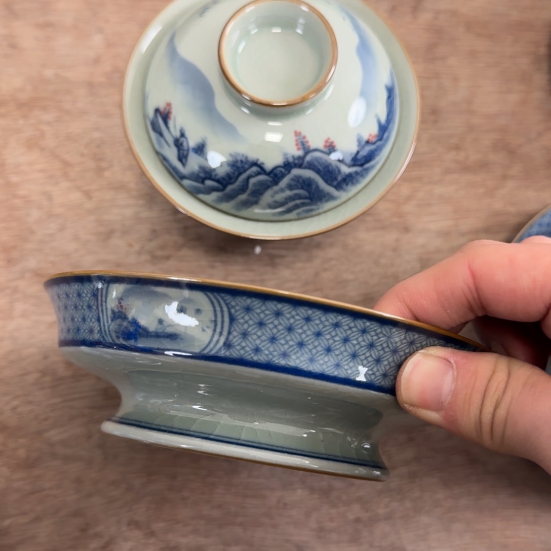 青花山水大高足盖碗微瑕