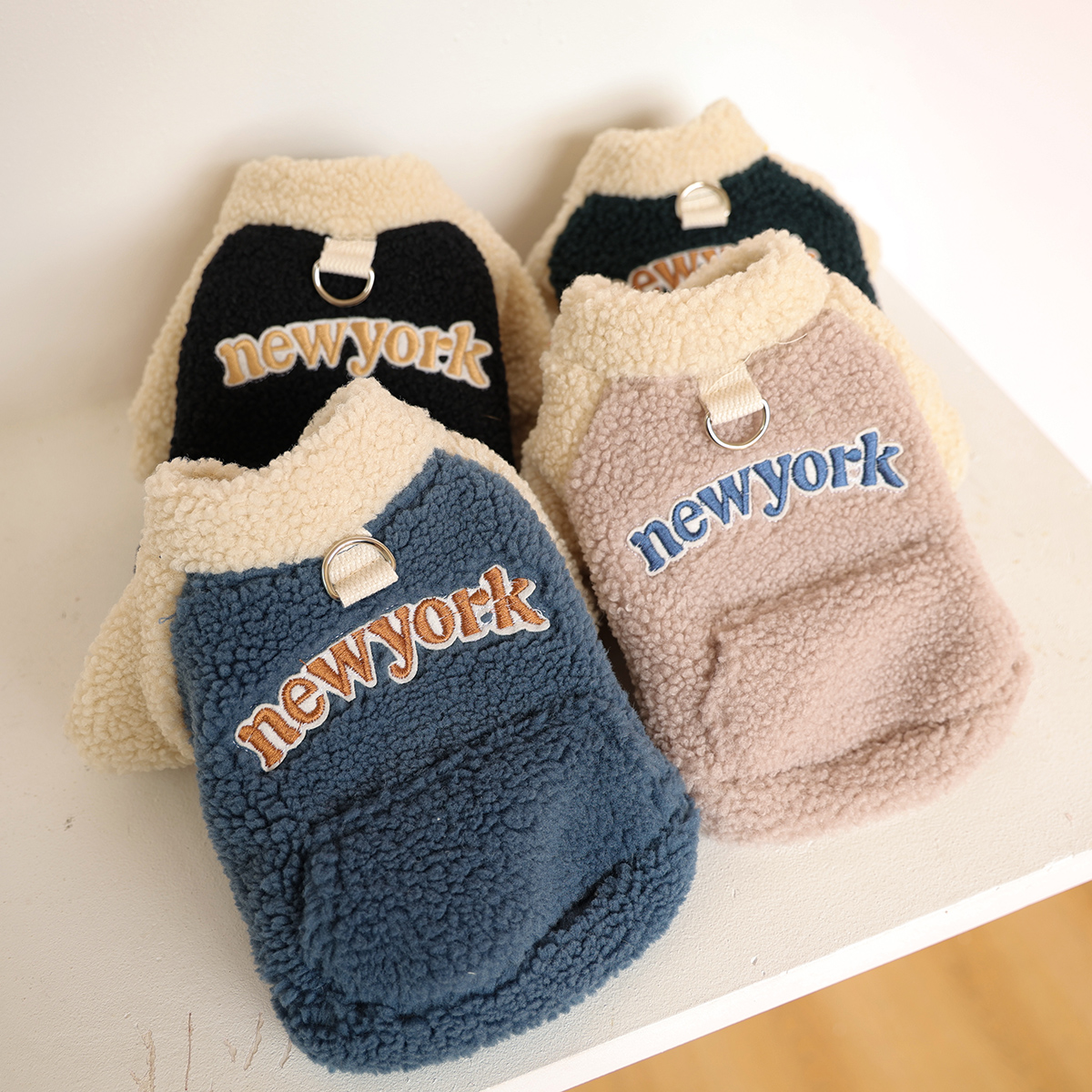 爆款纽约羔羔绒宠物秋冬节日可爱小狗小猫休闲时尚泰迪比熊衣服