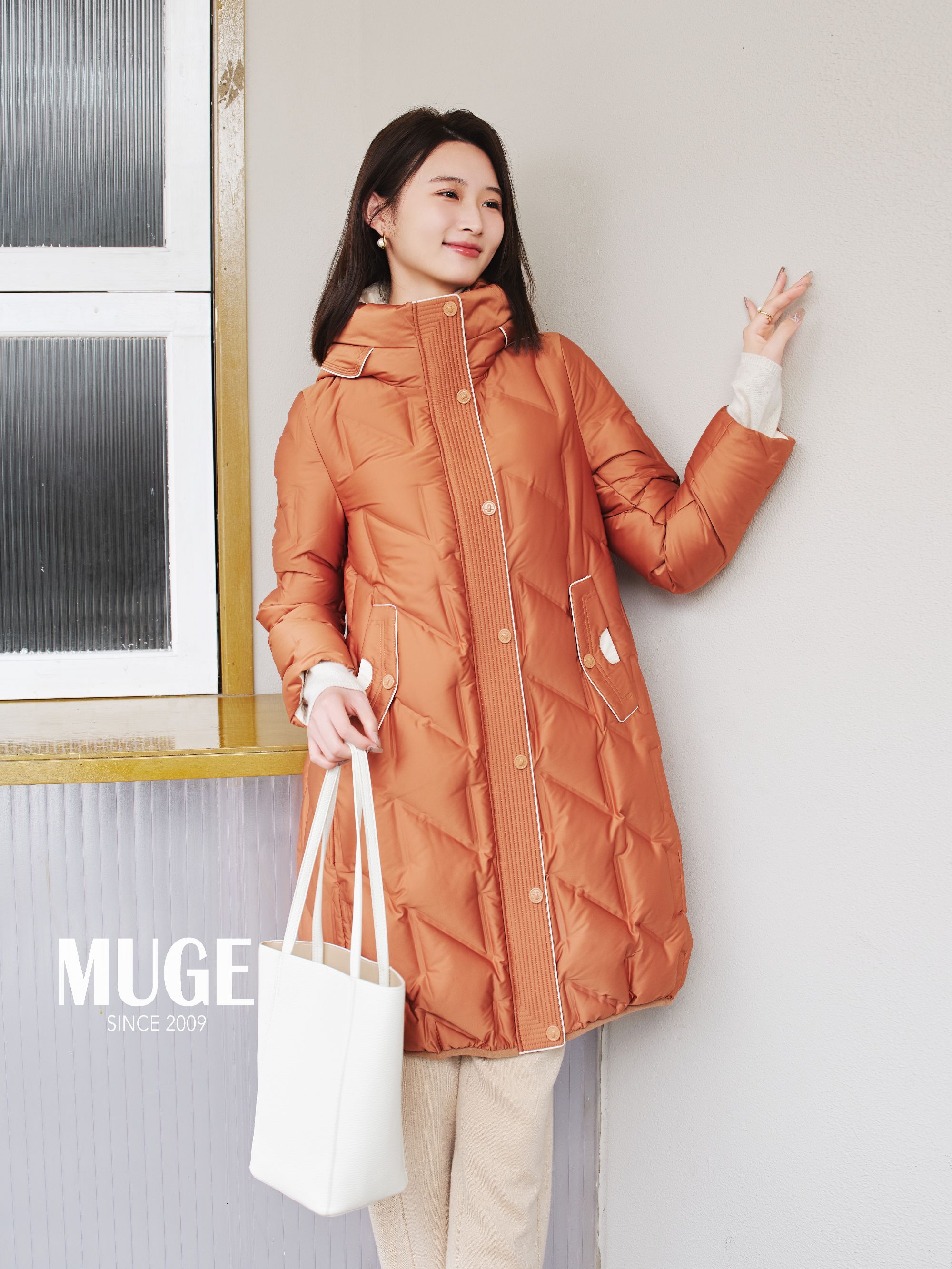 慕歌MUGE/长袖厚款拉链长款保暖连帽女装冬季羽绒中长款 311821
