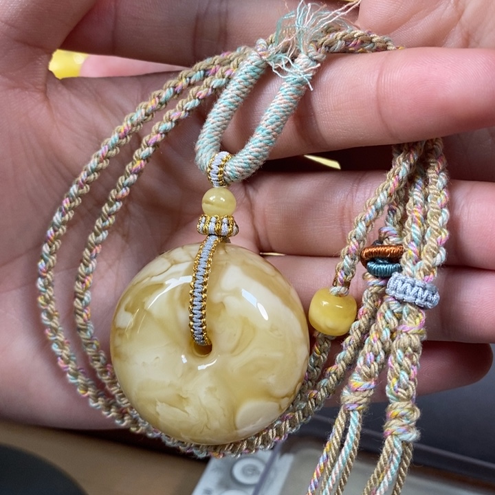 琥珀裸石未镶嵌平安扣