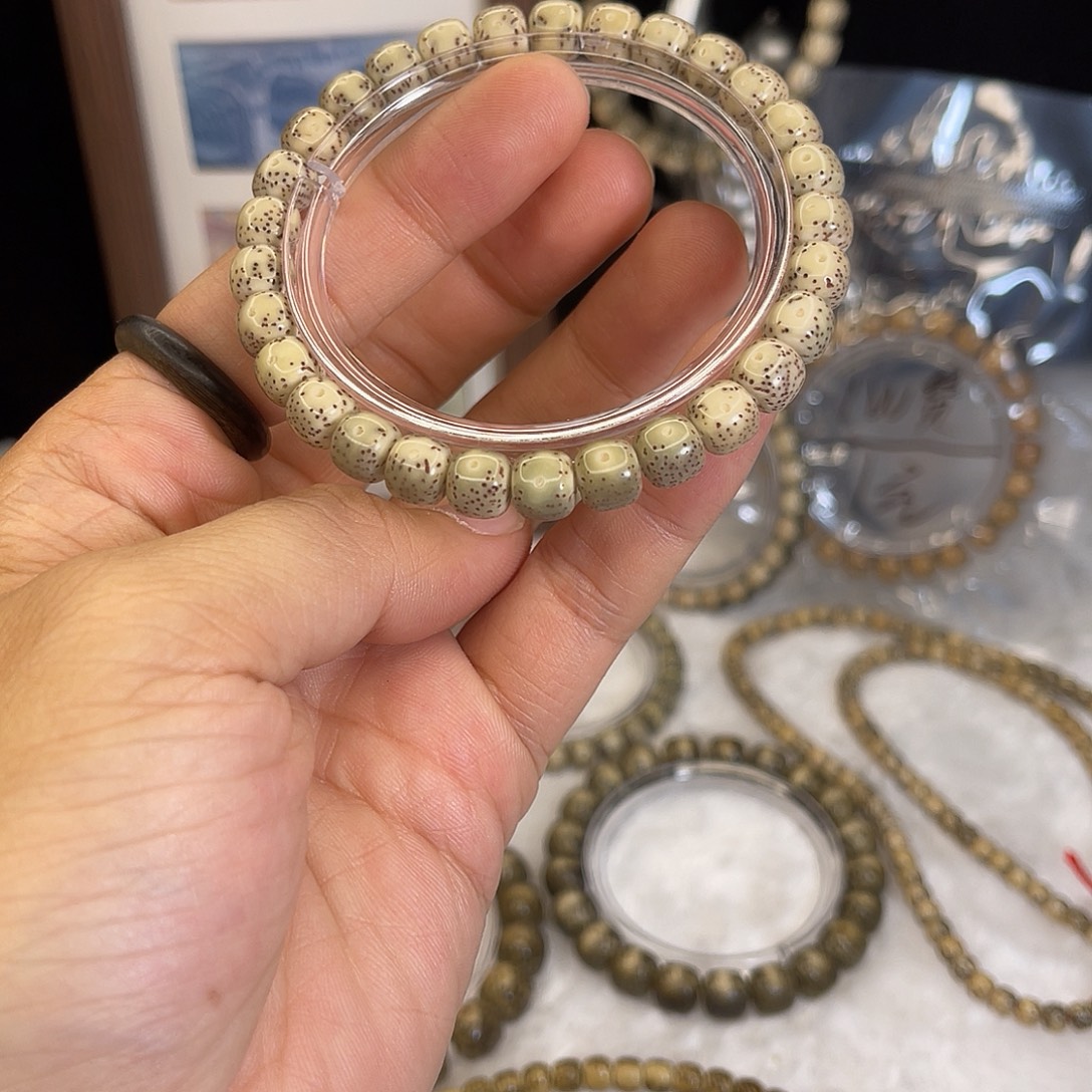 手串星月菩提707 号.  星月菩提.  一物一图.  