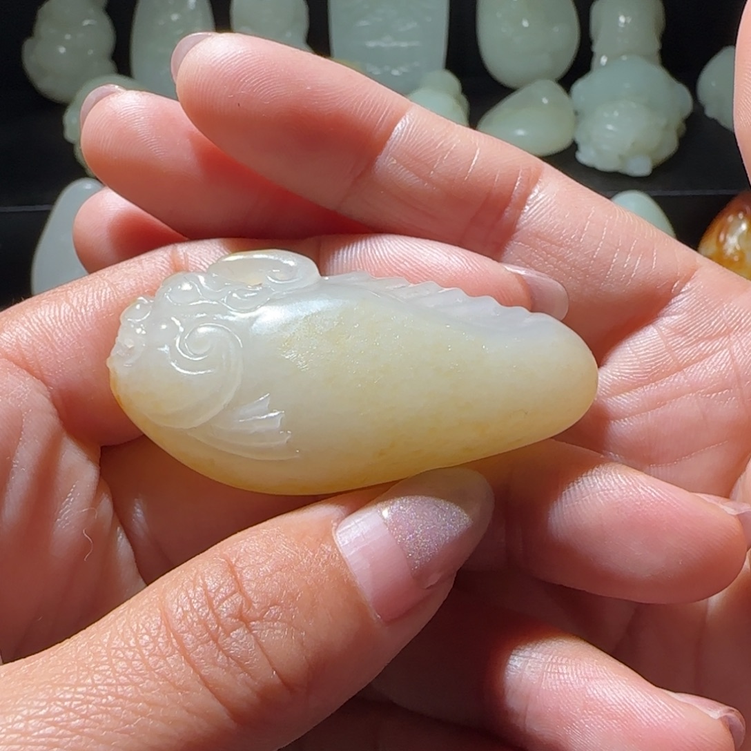 ****儿和田玉未镶嵌颈饰