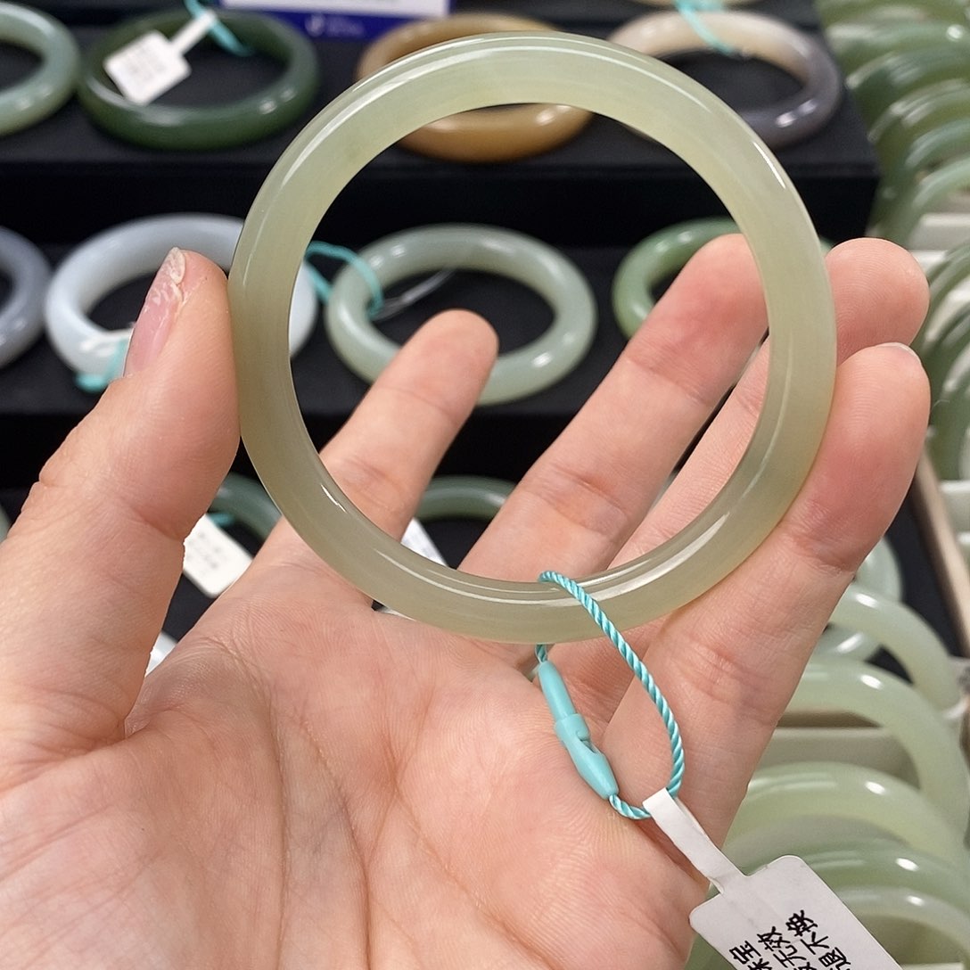 和田玉手镯未镶嵌54