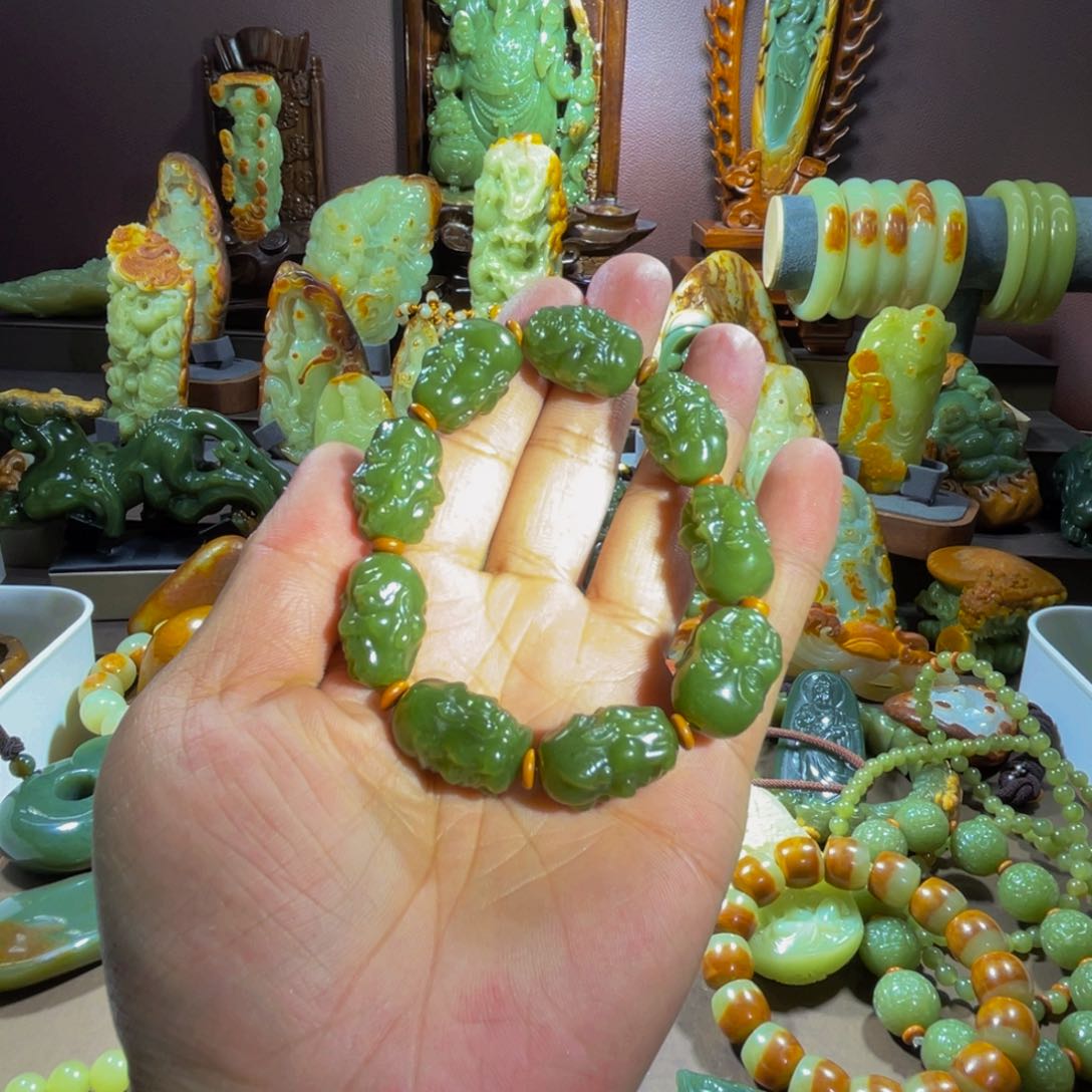 透闪石质玉未镶嵌颈饰壮**心