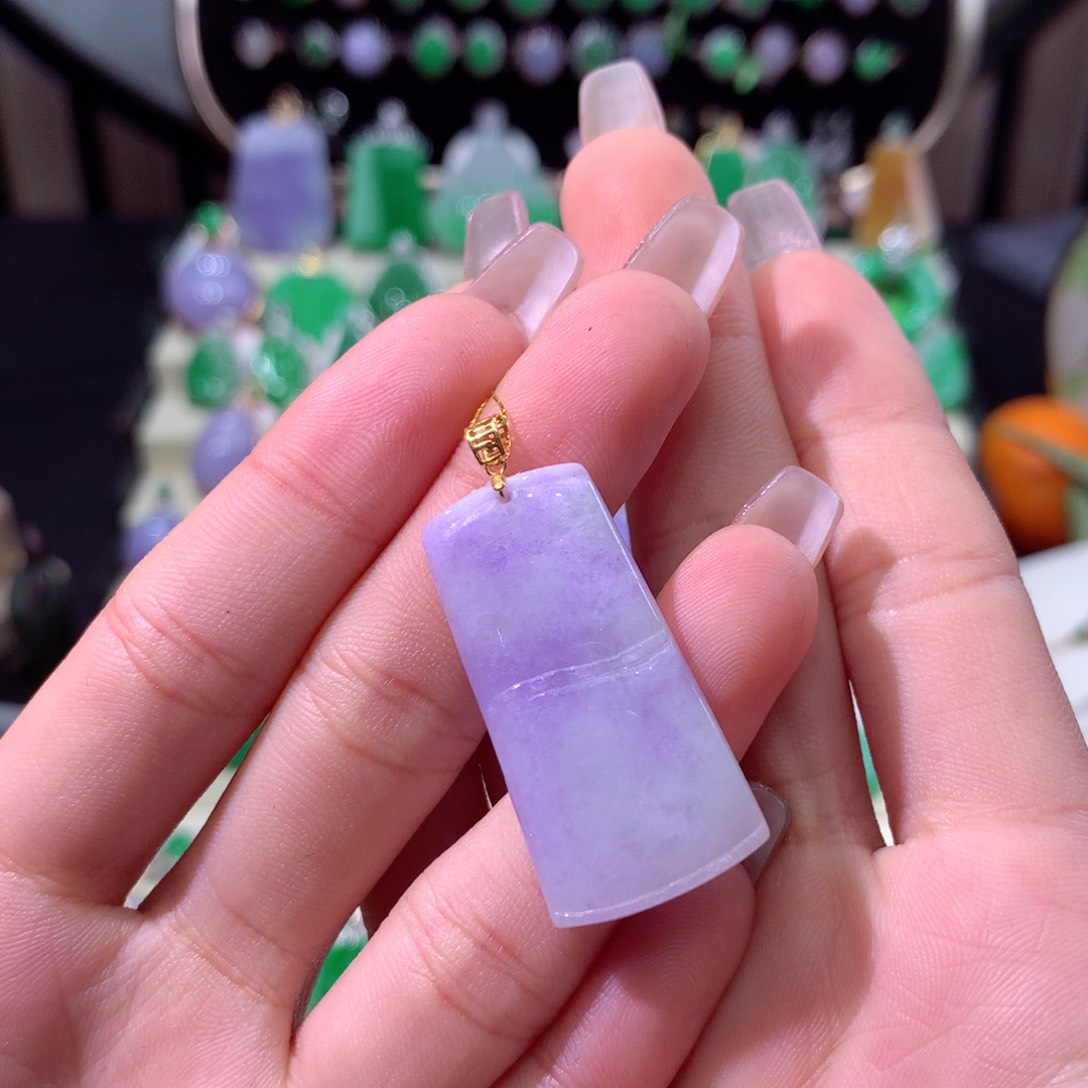 翡翠颈饰18K金镶嵌翡翠