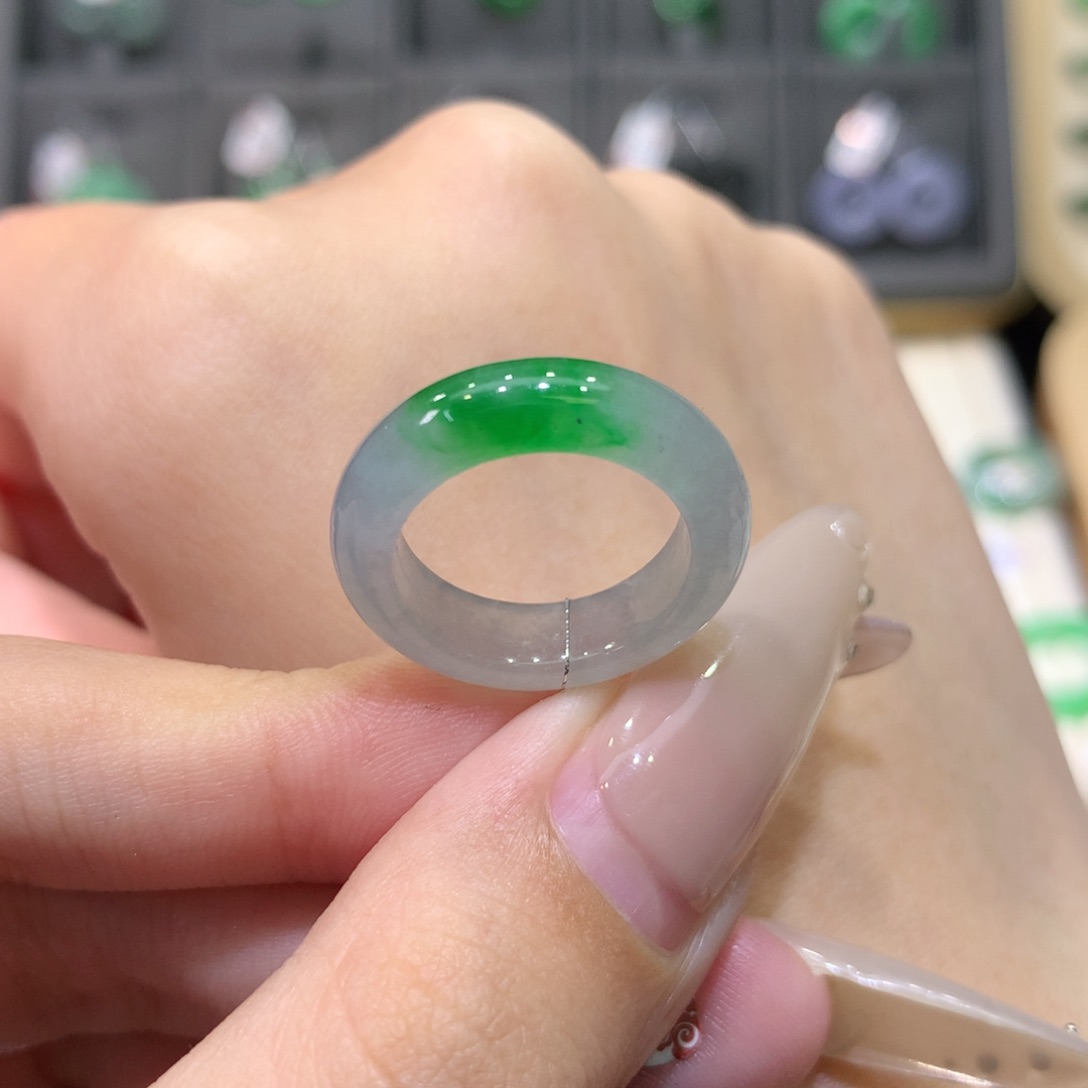 翡翠未镶嵌戒指9-10阳绿