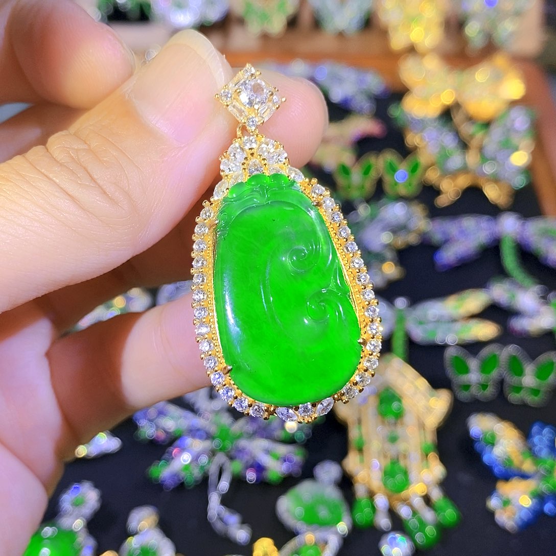 颈饰银S925镶嵌翡翠