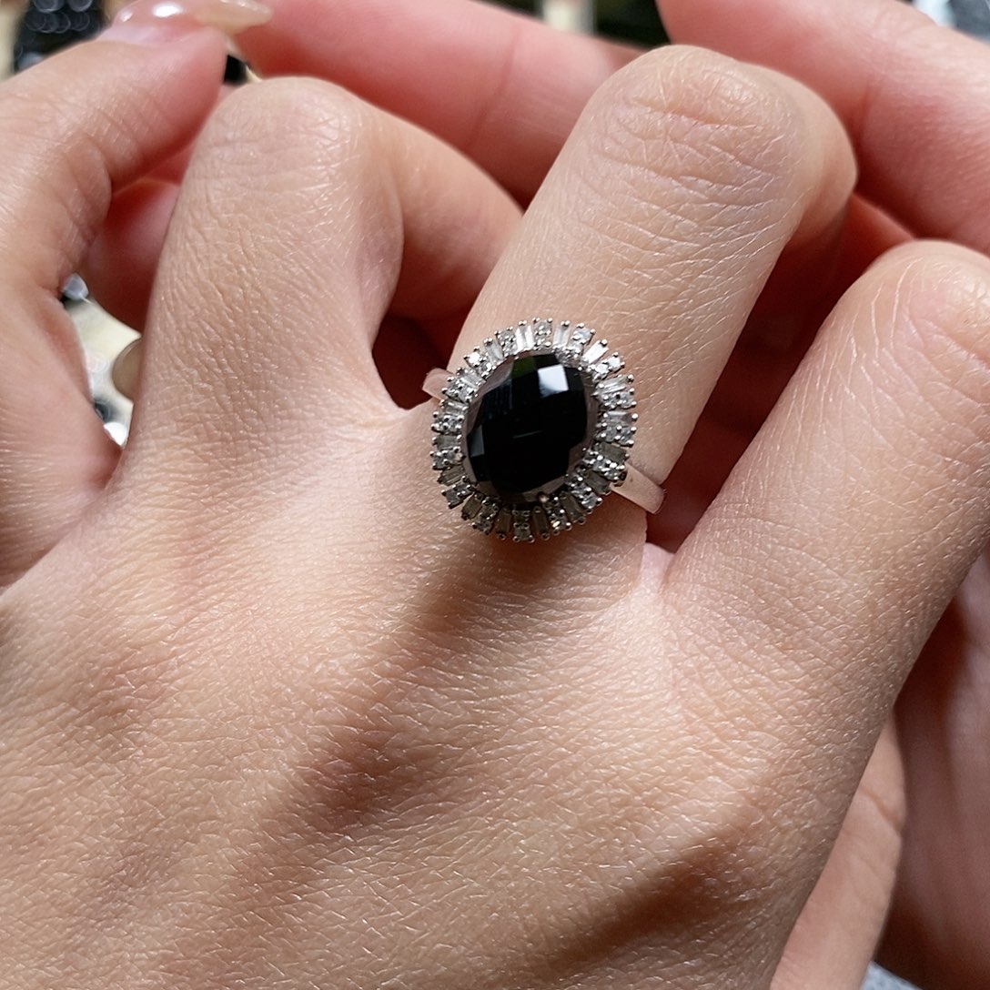 翡翠戒指18K金镶嵌1。 