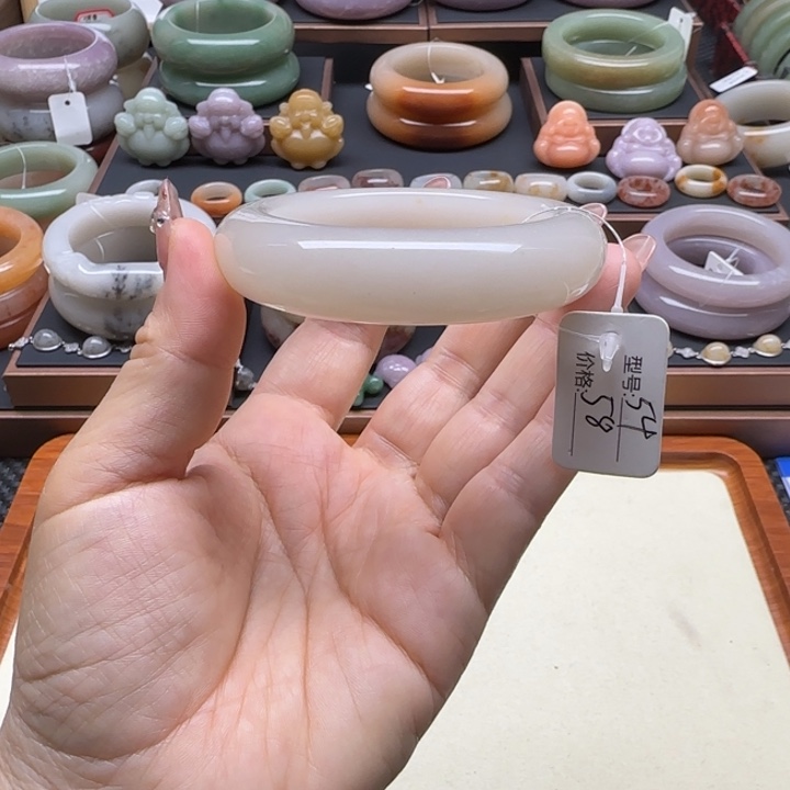 石英岩玉未镶嵌手镯54.7