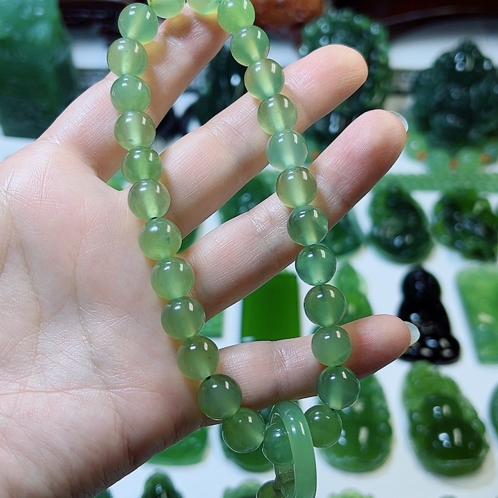 蛇纹石玉未镶嵌颈饰