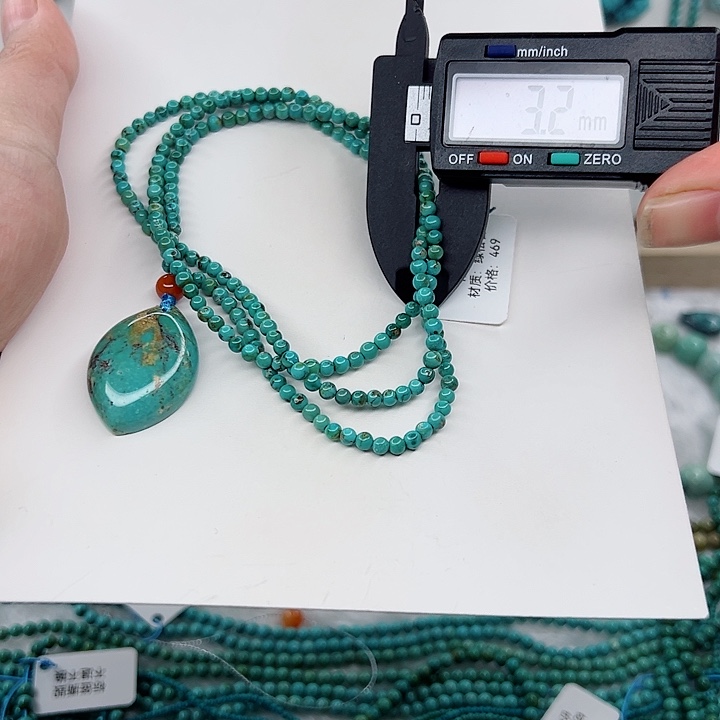 绿松石颈饰未镶嵌