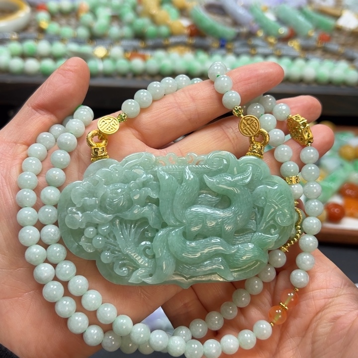 翡翠颈饰未镶嵌吊坠