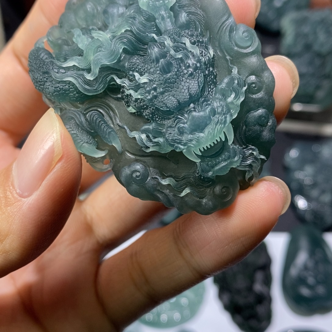 K***g定制翡翠未镶嵌精工龙牌