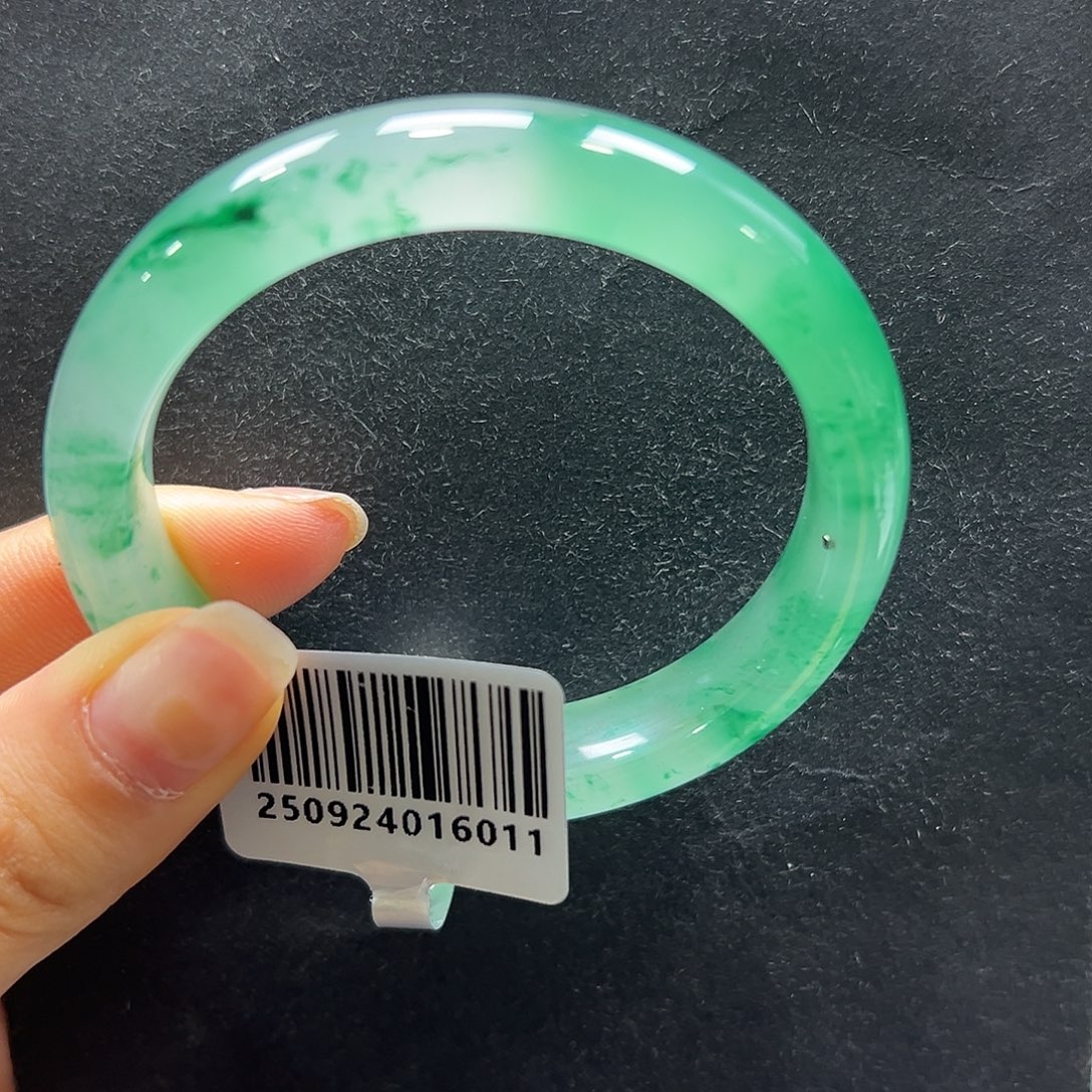 石英质玉（非洲翠）未镶嵌手镯