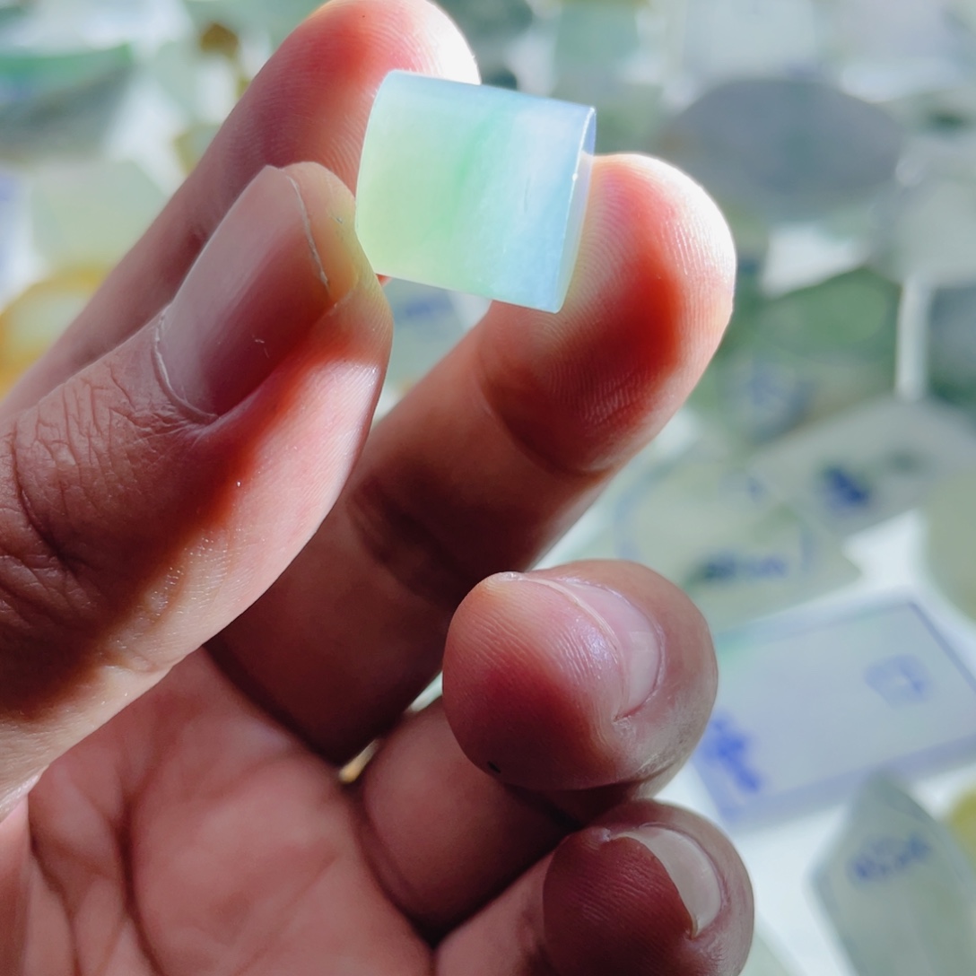 定制翡翠未镶嵌天然翡翠雕刻定制