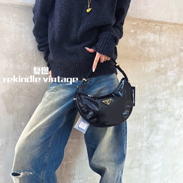99新 Prada/普拉达 复燃精选/Arqué黑金月牙包