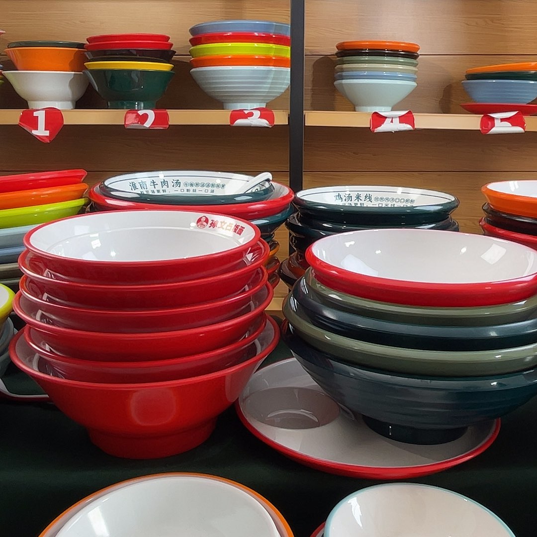 密胺餐具套装。   1