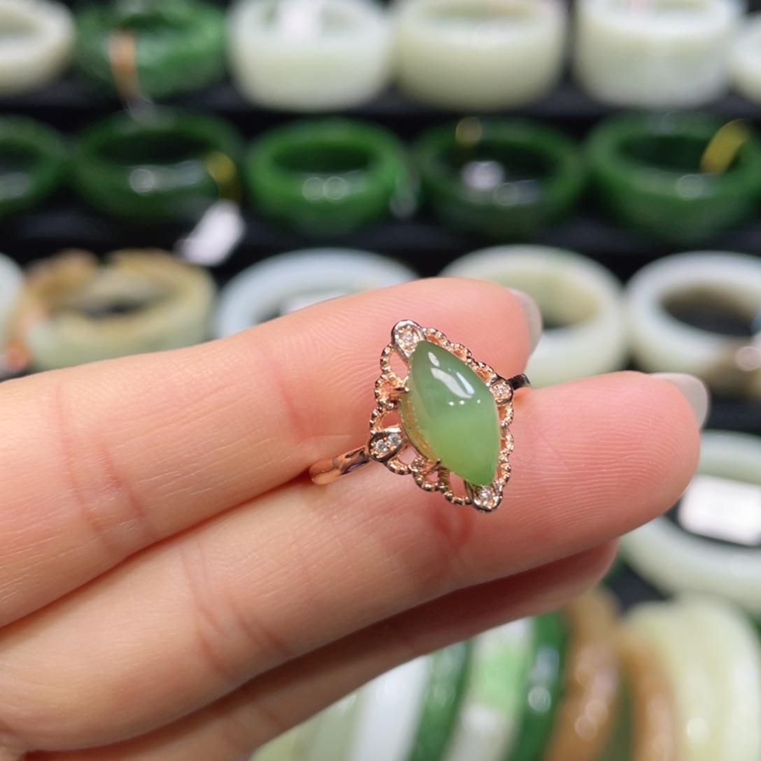 未镶嵌戒指和田玉