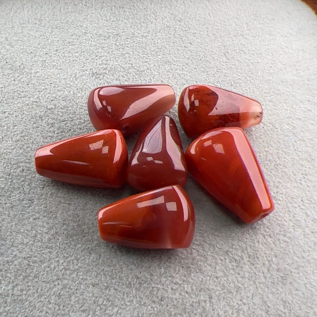 南红玛瑙（牛血三通10+）发一个未镶嵌