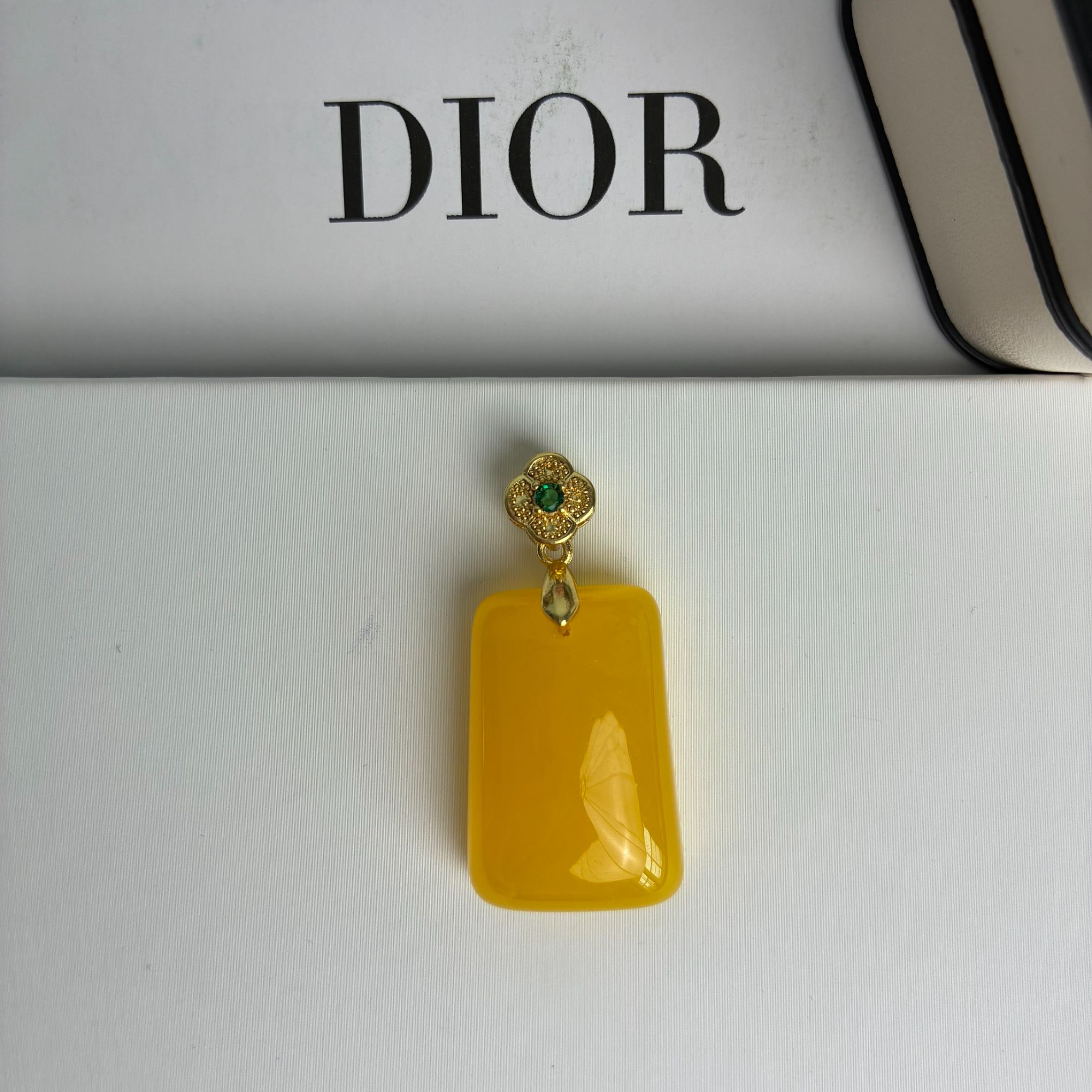 高定珠宝蜜蜡无事牌吊坠ZX3282S