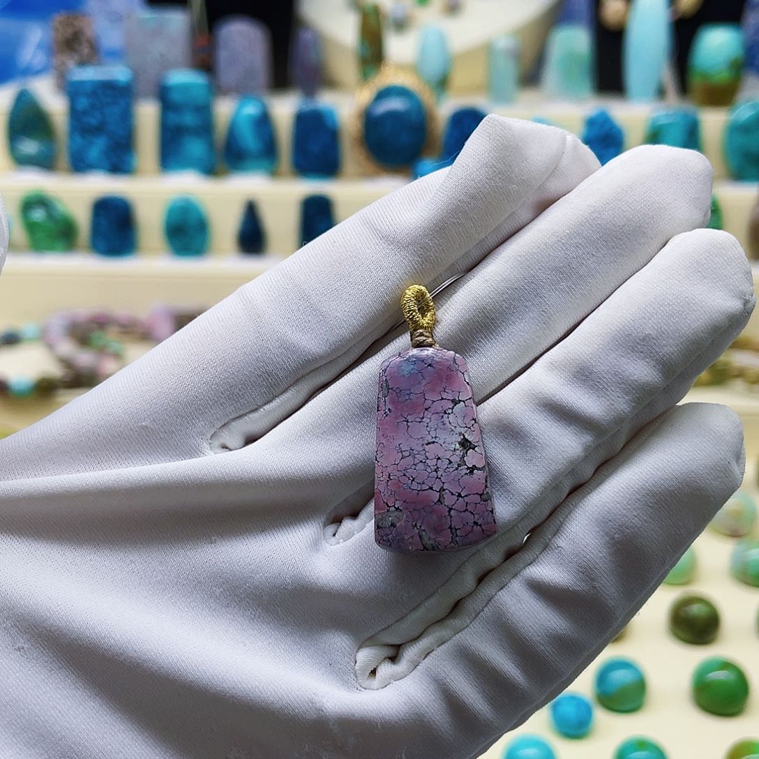 绿松石颈饰未镶嵌