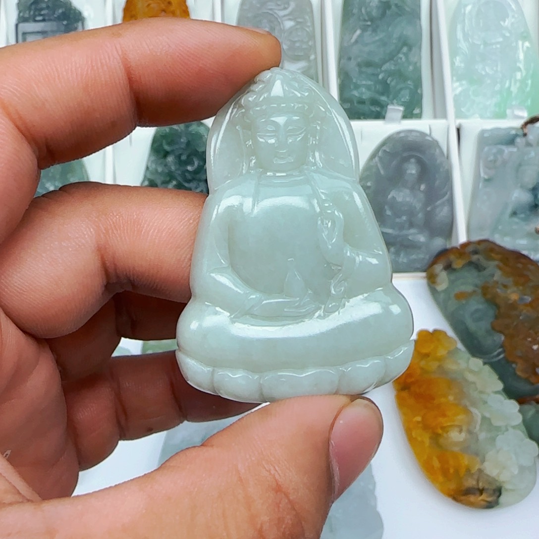 翡翠颈饰未镶嵌……