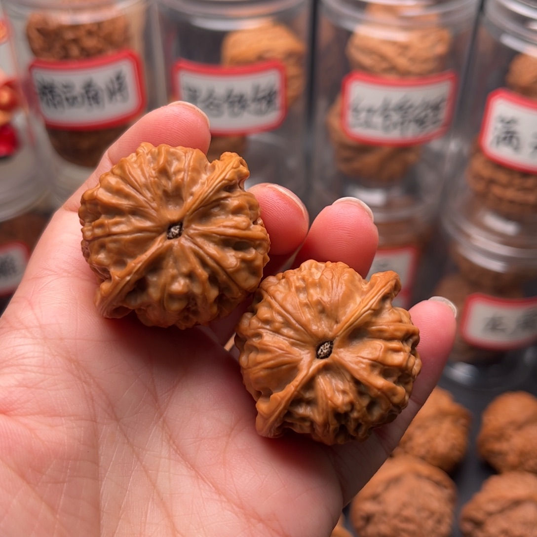 T***。文玩核桃把件38.5小众金牛