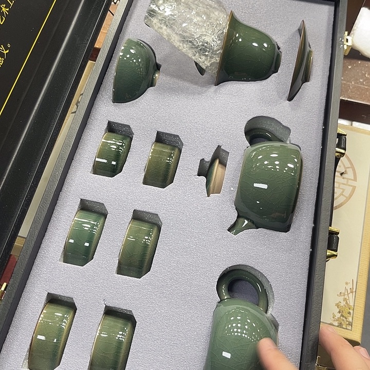 孤品茶具套装等。        