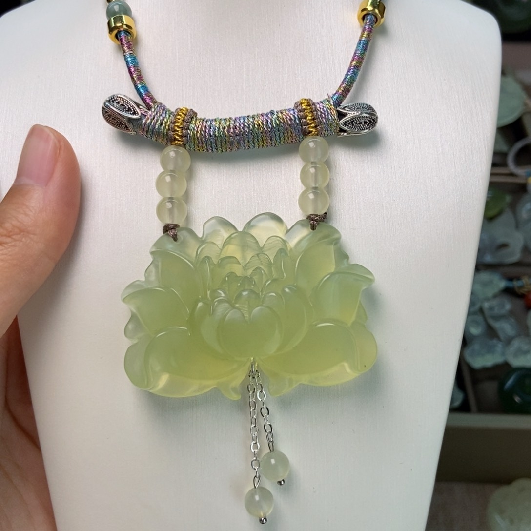 蛇纹石玉项链未镶嵌