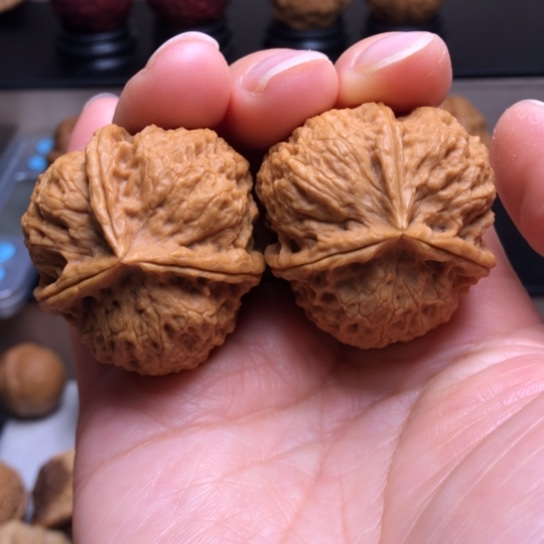 文玩核桃把件七星大三楞22
