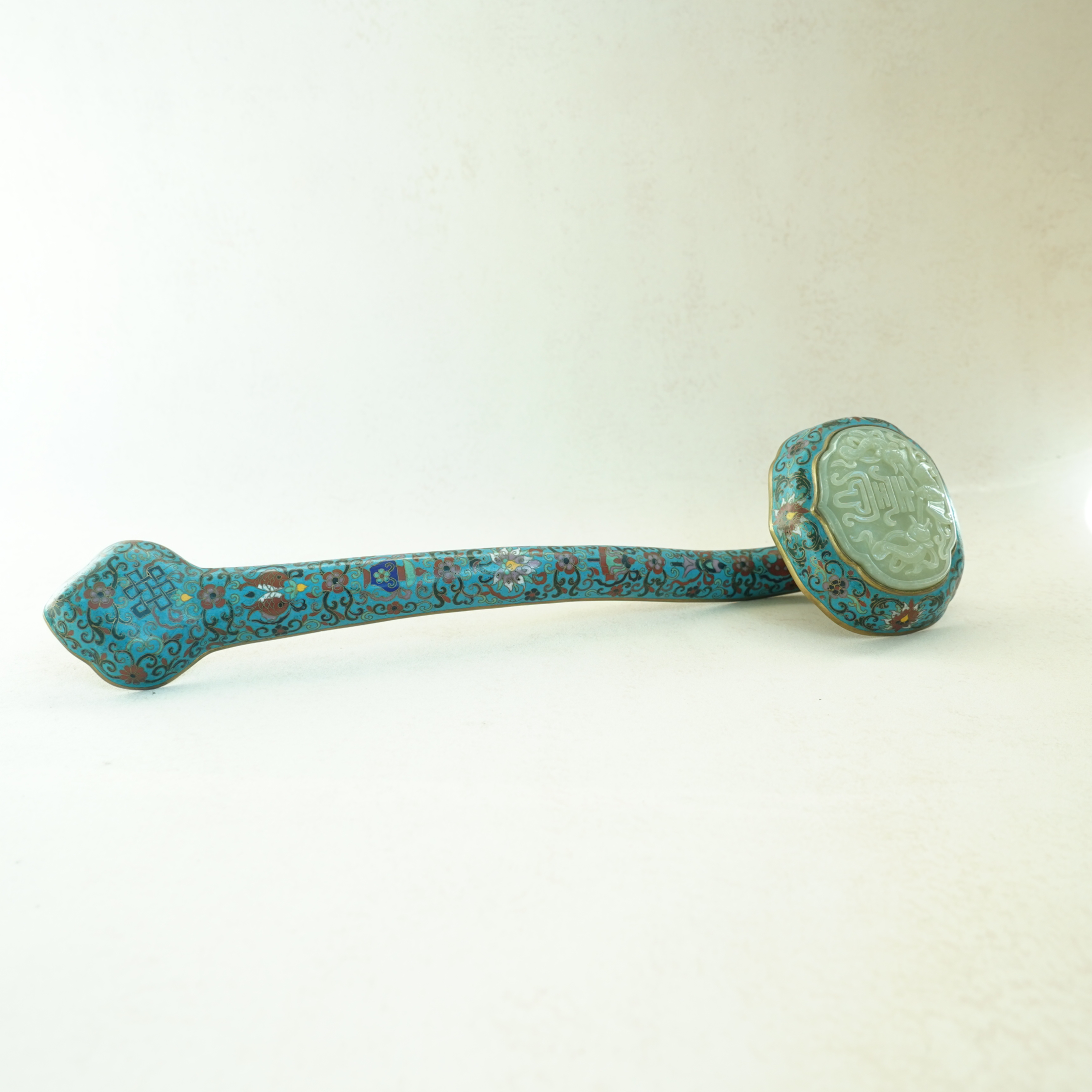 文华开物第26期拍品 18 清 铜胎景泰蓝嵌和田白玉福寿如意