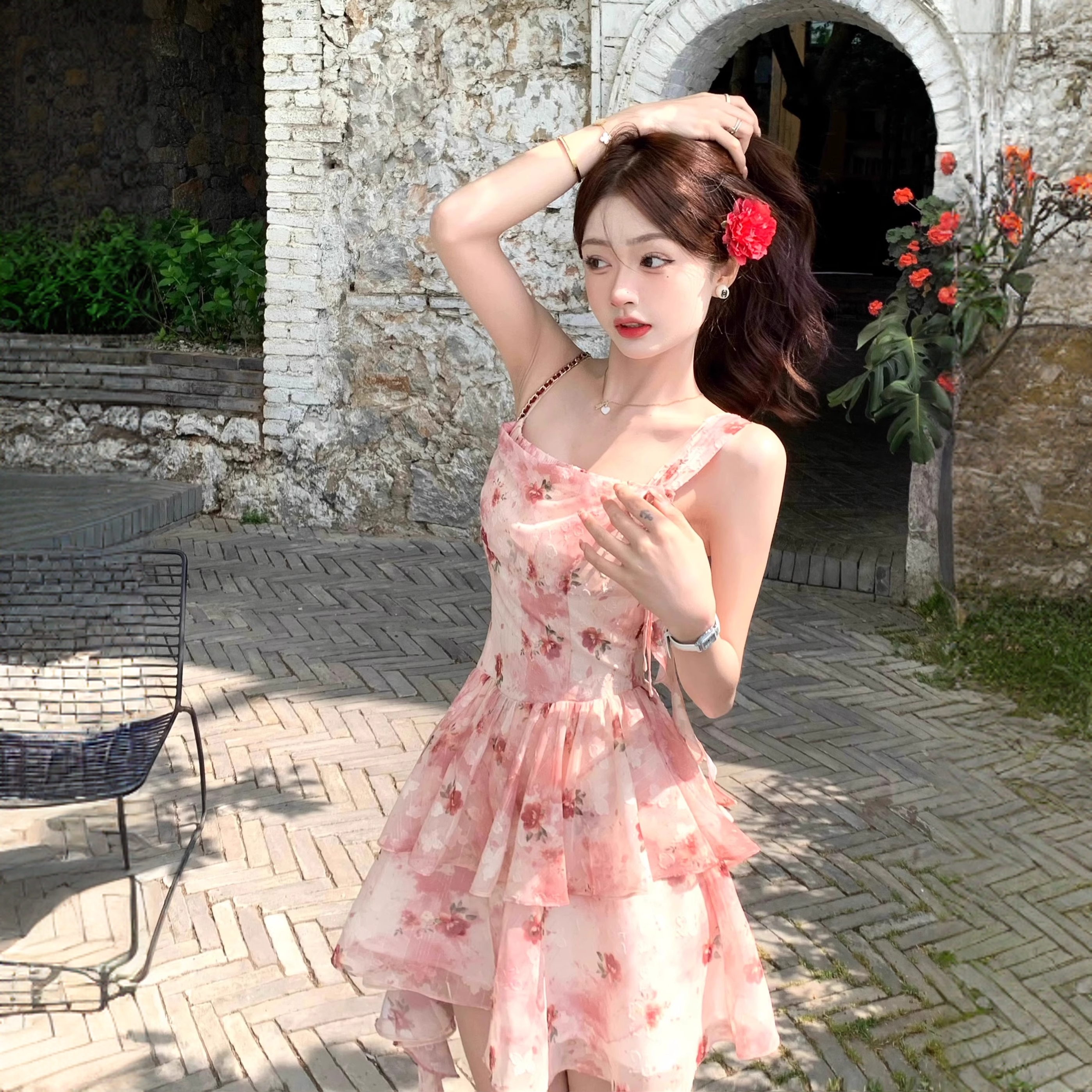 法式氛围感不规则碎花吊带连衣裙女夏季度假风仙气收腰a字短裙子