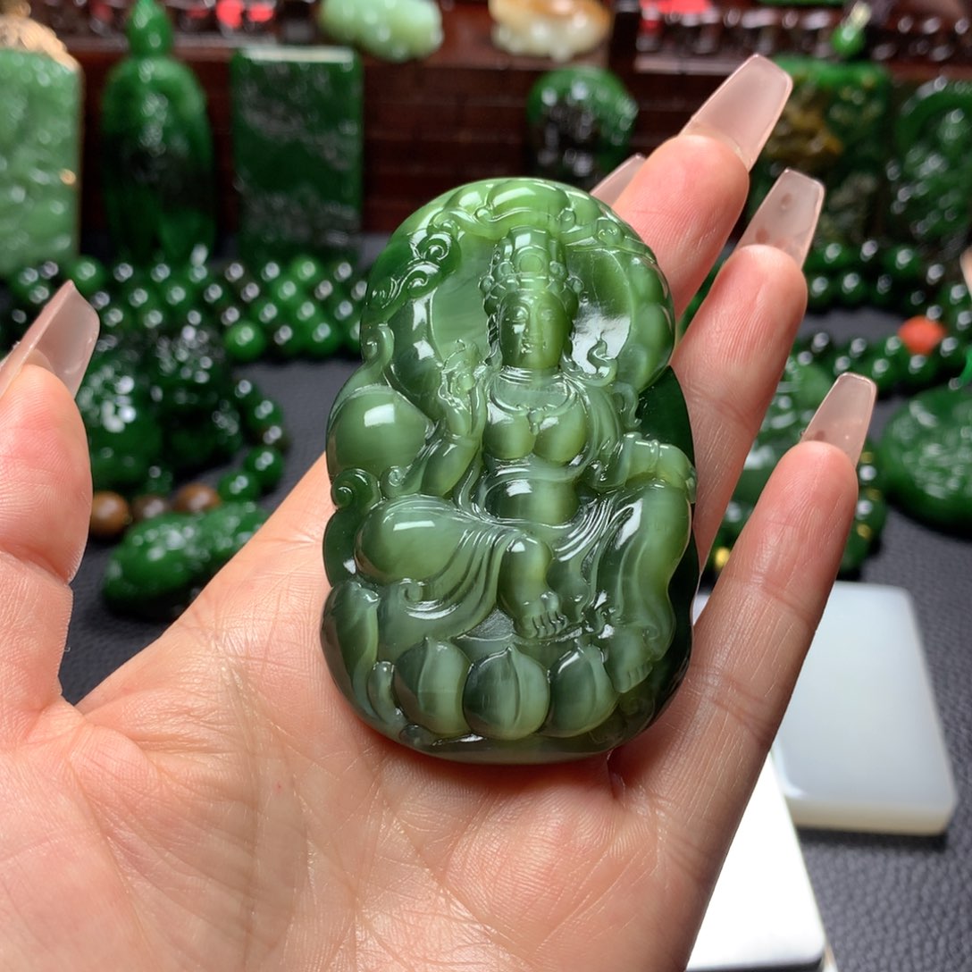 和田玉挂件未镶嵌龍**?