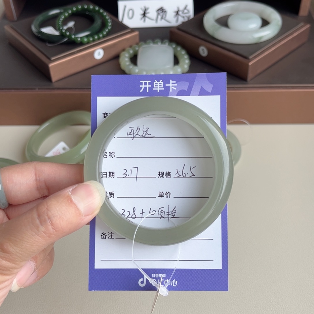 石英质玉未镶嵌手镯再****.
