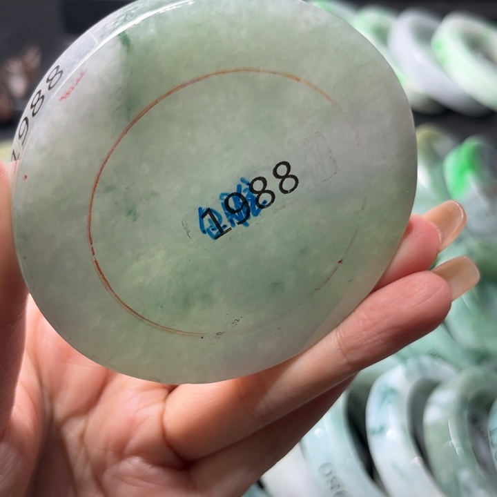 定制翡翠未镶嵌翡翠手镯