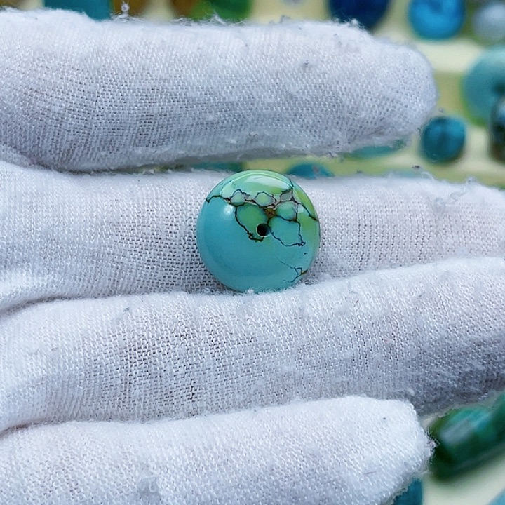 绿松石颈饰未镶嵌