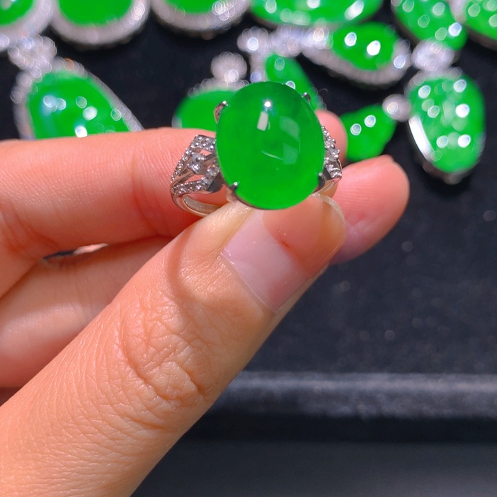 冻***姐翡翠银S925镶嵌戒指一个
