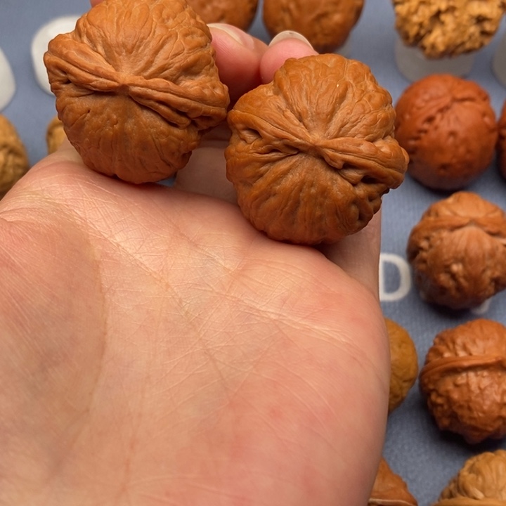 文玩核桃把件至尊虎