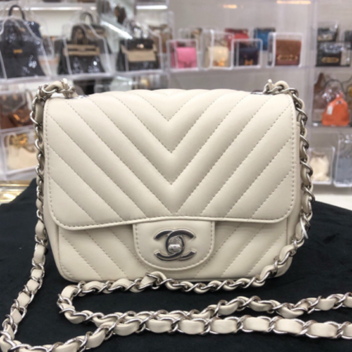 95新 Chanel/香奈儿 方胖子V纹白色 30开/20年/JW3450