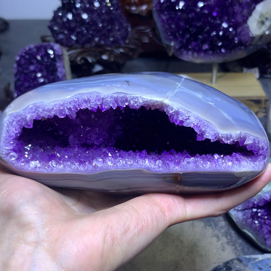 紫晶摆件未镶嵌满***河紫晶